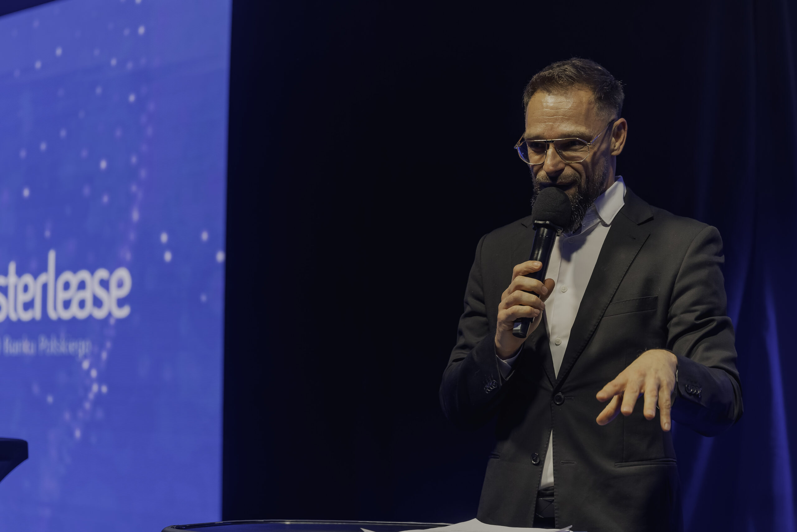 Prowadzenie konferencji, eventów, wydarzeń na dużą skalę